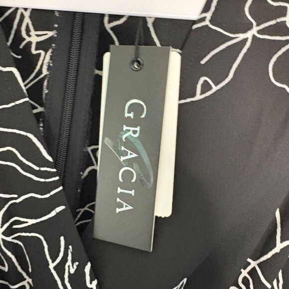 Gracia Jumpsuit Size Medium NWT Floral black white wide leg tie waist flow - Picture 6 of 15